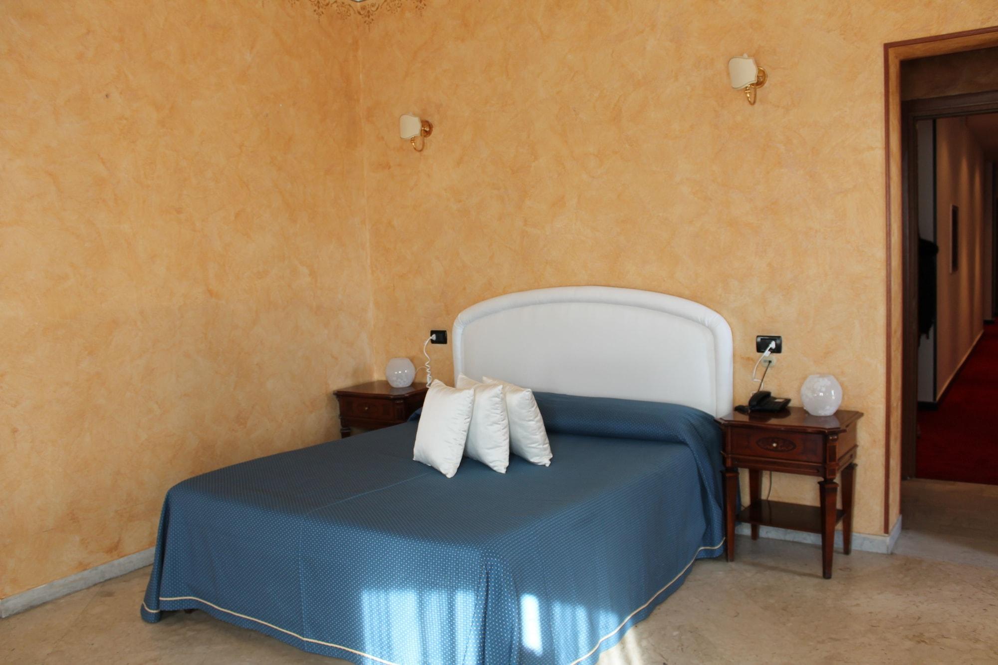 Hotel Lungomare Reggio Calabria Exterior photo