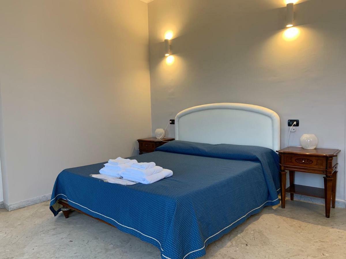 Hotel Lungomare Reggio Calabria Exterior photo