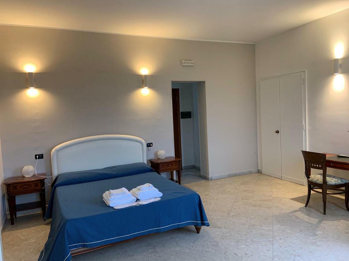 Hotel Lungomare Reggio Calabria Exterior photo